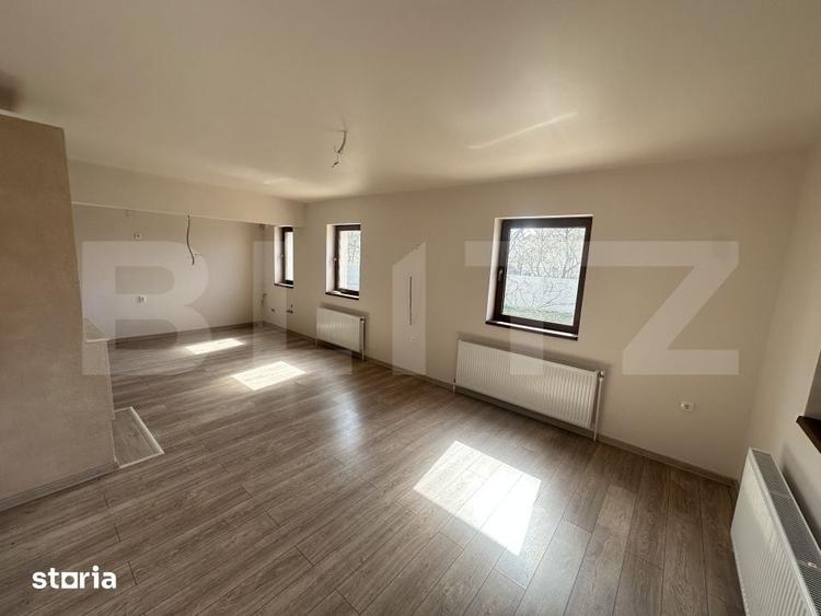 Casă cu 7 camere cu Teren 3200 Mp în Băcia