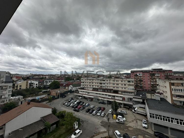 Apartament cu 3 camere semidecomandat în Între Lacuri