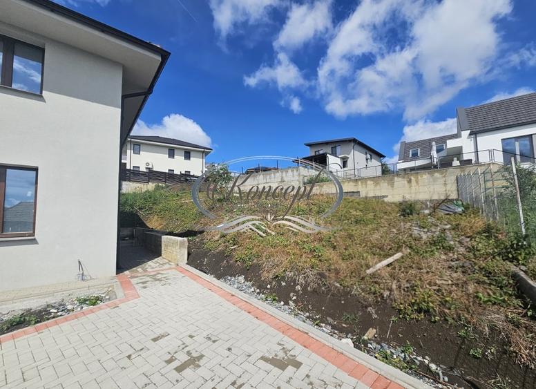 Casă individuală cu 4 camere cu Canalizare în Dezmir
