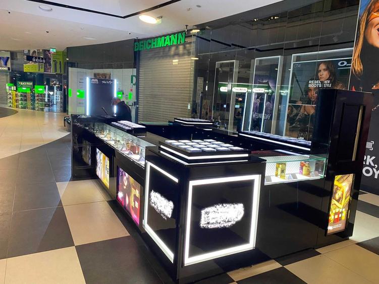 Spațiu comercial, de 8 mp, în Tunari