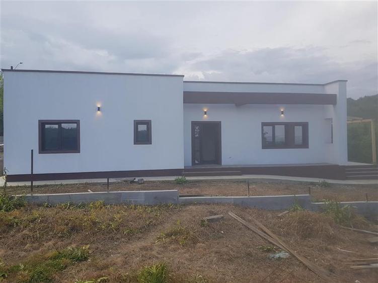 Casă individuală cu 4 camere cu Teren 500 Mp în Tomești