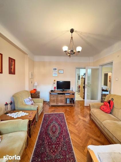Apartament cu 5 camere, mobilat în Moșilor