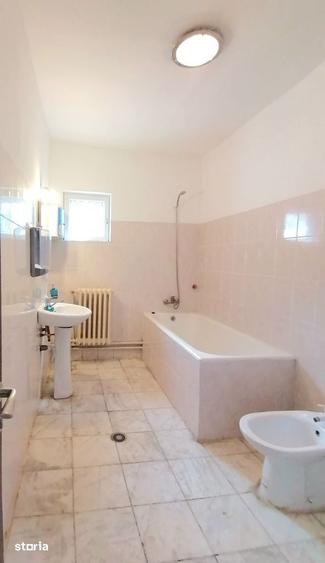 Casă cu 5 camere cu Teren 270 Mp în Vatra Luminoasă