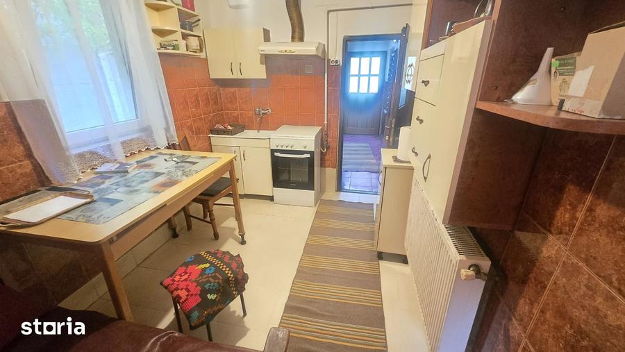 Casă cu 4 camere cu Teren 856 Mp în Central