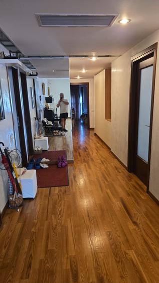 Apartament cu 4 camere decomandat în Capitale