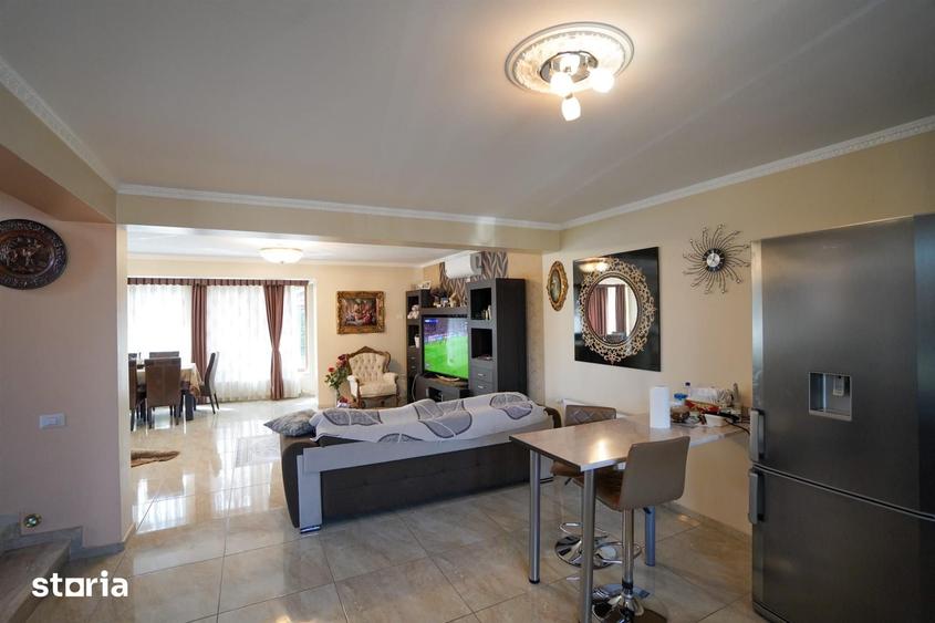Casă cu 4 camere cu Teren 490 Mp în Centura