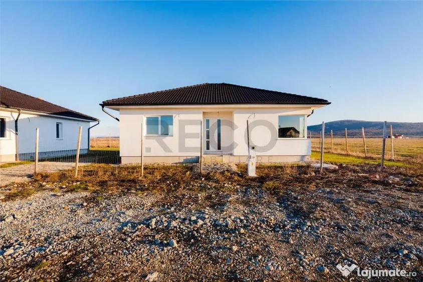 Casă cu 3 camere cu Canalizare în Rontău
