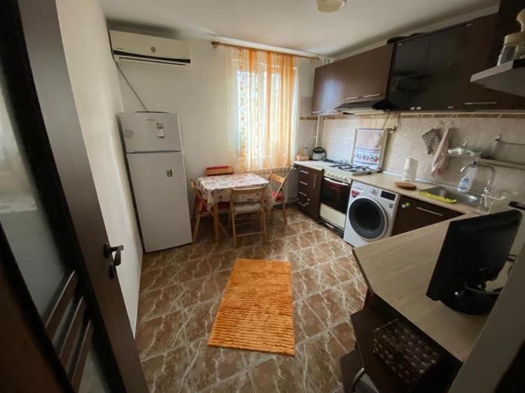 Apartament cu 2 camere decomandat, mobilat în Drumul Taberei