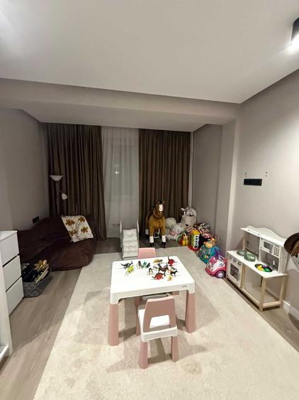 Apartament cu 3 camere decomandat în Florești