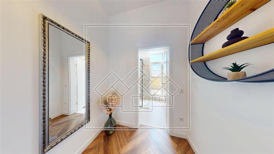 Penthouse cu 3 camere decomandat în Lazaret