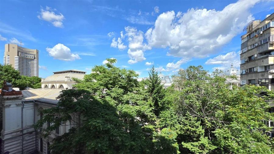 Apartament cu 4 camere decomandat în Universitate