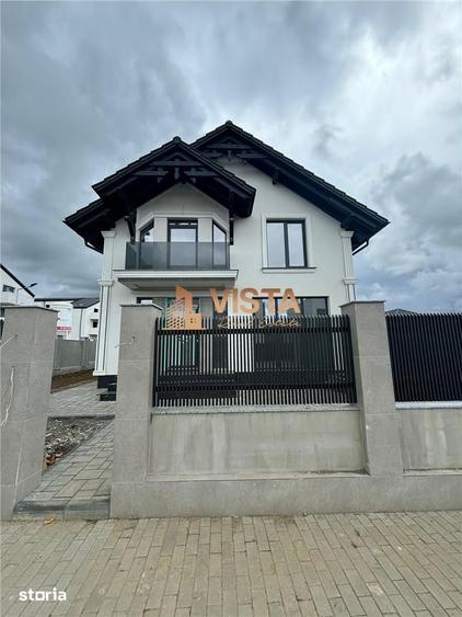 Casă cu 4 camere cu Teren 500 Mp în Sânpetru