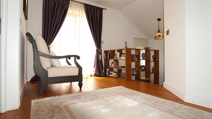 Casă cu 4 camere cu Teren 700 Mp în Central