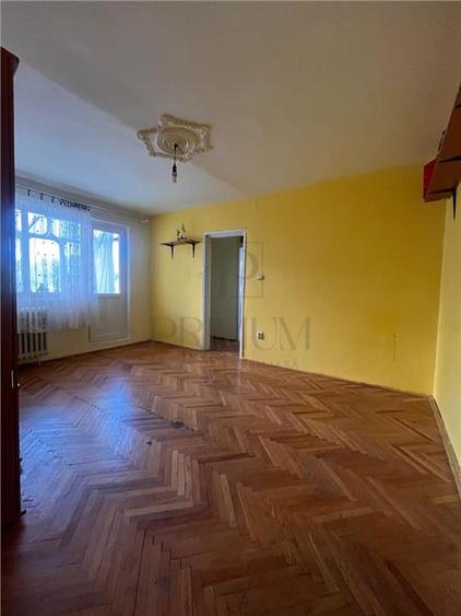 Apartament cu 4 camere semidecomandat, mobilat în Soarelui