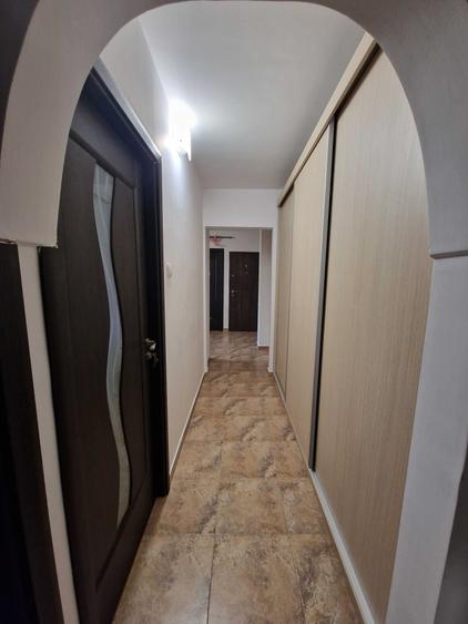 Apartament cu 3 camere decomandat în Exterior Vest
