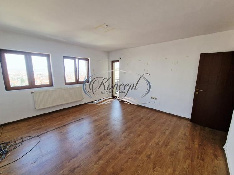 Apartament cu 4 camere decomandat în Andrei Mureșanu