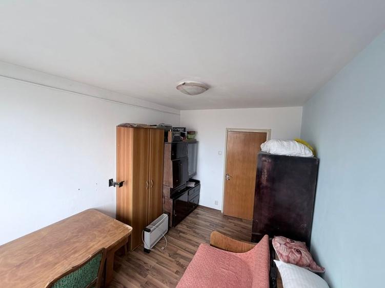 Apartament cu 3 camere semidecomandat, mobilat în Lujerului