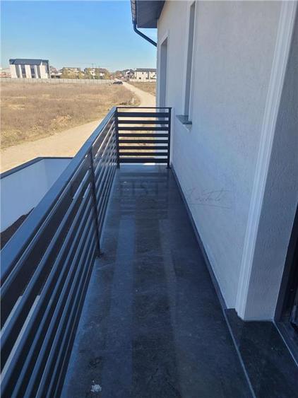 Casă individuală cu 5 camere cu Teren 400 Mp în Tunari