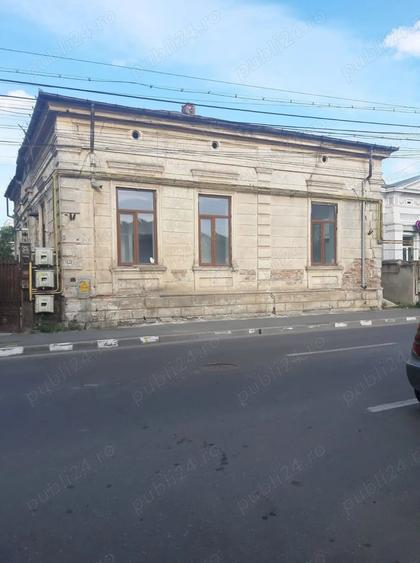 Casă cu 4 camere în Central