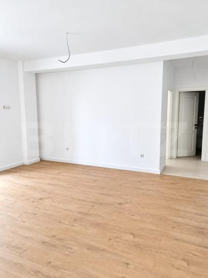 Apartament cu 3 camere semidecomandat în Sud