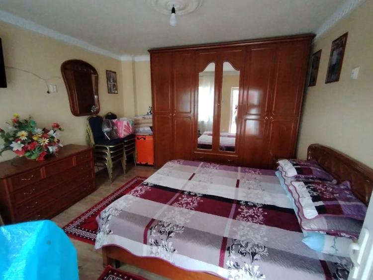 Casă individuală cu 5 camere cu Canalizare în Romanești