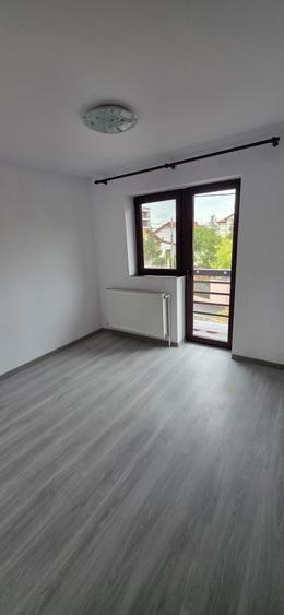 Casă cu 3 camere cu Teren 40 Mp în Exterior Vest