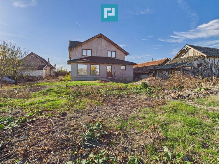 Casă individuală cu 6 camere cu Canalizare în Nădab