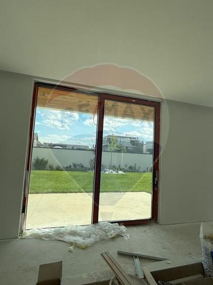 Casă individuală cu 5 camere cu Piscina în Central