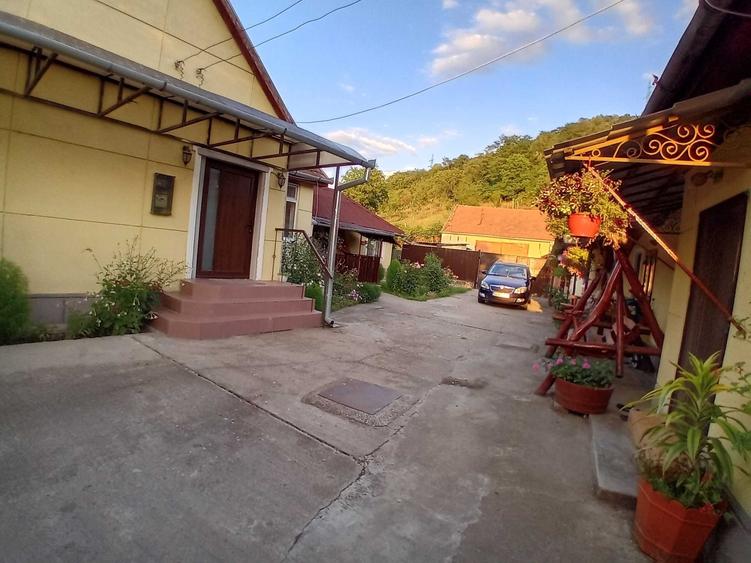 Casă cu 4 camere în Central