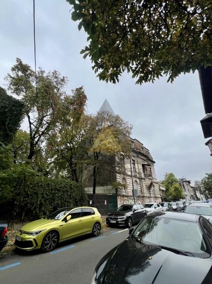 Casă individuală cu 14 camere cu Teren 286 Mp în P-ța Sfinții Voievozi