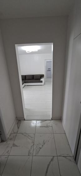 Apartament cu 3 camere semidecomandat în Obor