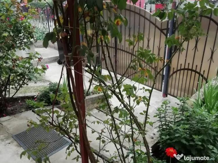 Casă cu 5 camere în Bonț