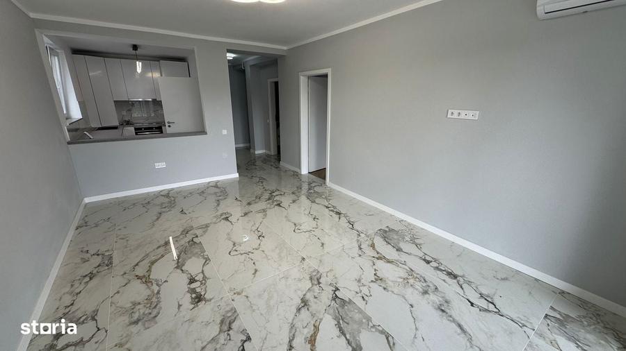 Apartament cu 3 camere decomandat în Cristian