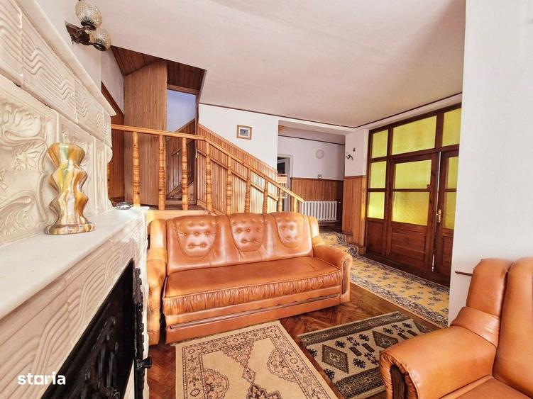 Casă cu 4 camere cu Teren 3581 Mp în Central