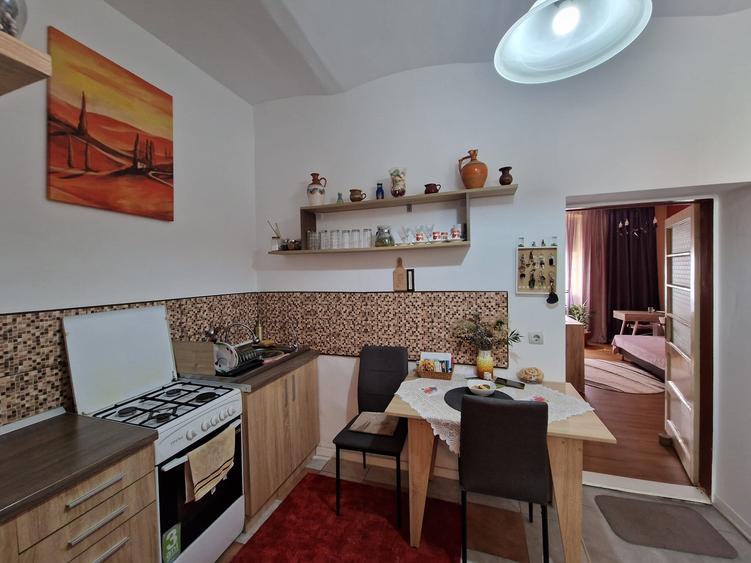 Apartament cu 2 camere decomandat în Central