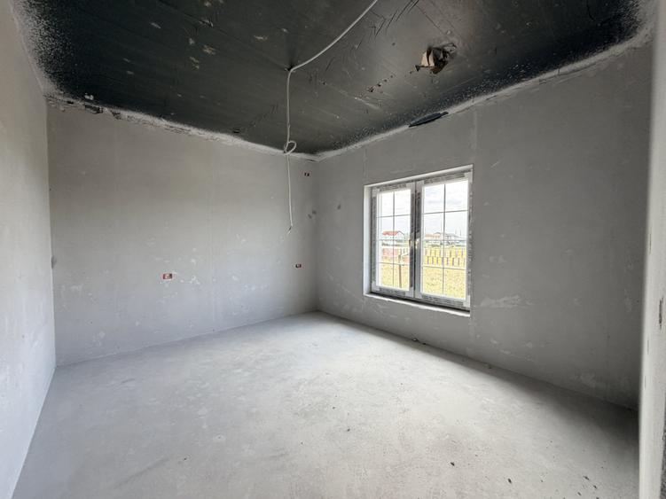 Duplex cu 4 camere cu Canalizare în Moșnița Nouă