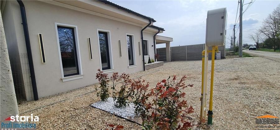 Casă cu 4 camere cu Teren 664 Mp în Zimandu Nou