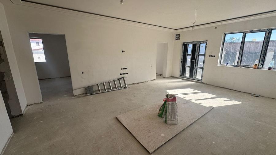Casă individuală cu 3 camere cu Canalizare în Cristian