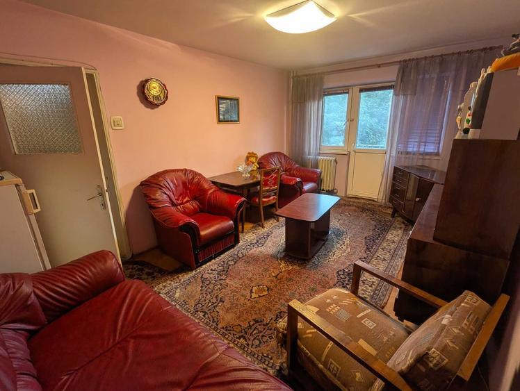 Apartament cu 3 camere decomandat în Nicolae Bălcescu