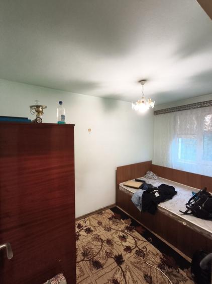 Apartament cu 4 camere decomandat în Micro 14