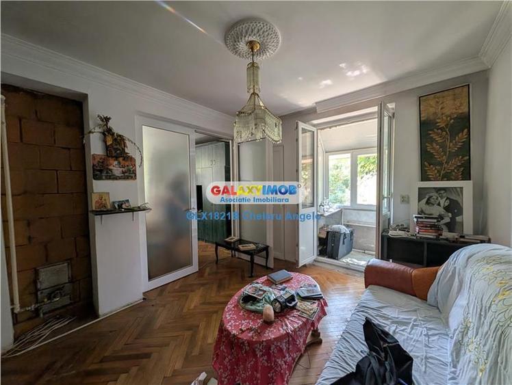 Apartament cu 2 camere semidecomandat în Colentina