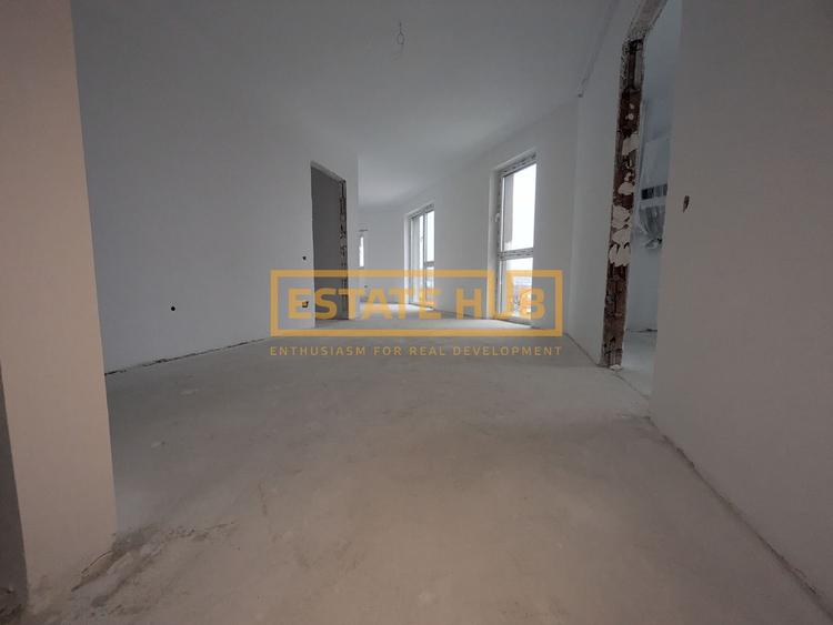 Apartament cu 3 camere semidecomandat în Între Lacuri
