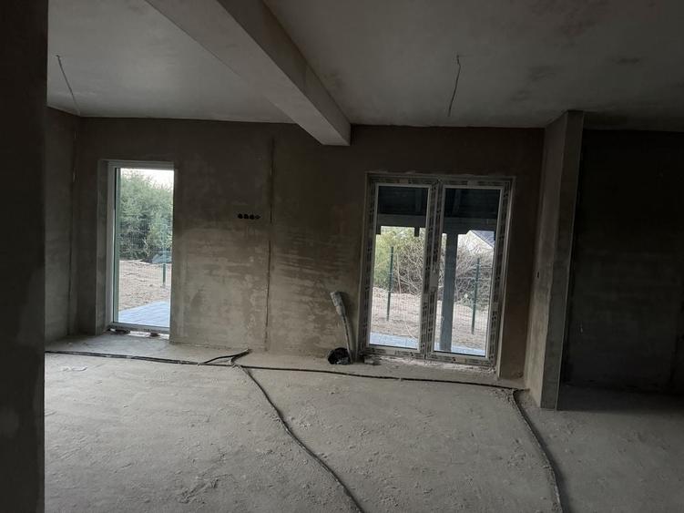 Casă cu 4 camere în Șelimbăr