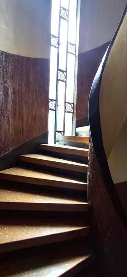 Apartament cu 8 camere semidecomandat în Cotroceni