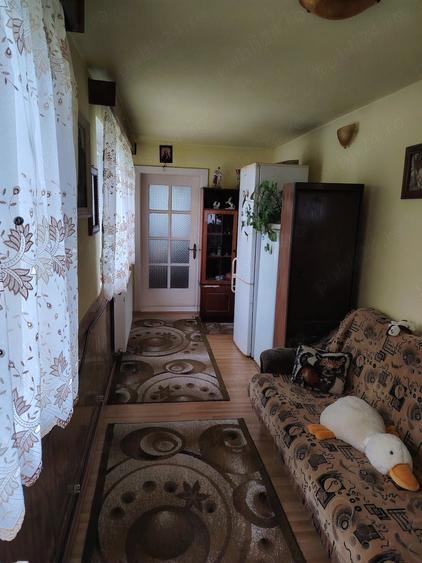 Casă cu 2 camere cu Teren 2500 Mp în Peșteana