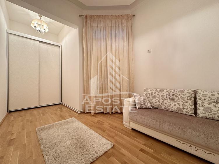 Apartament cu 3 camere decomandat, mobilat în Neptun