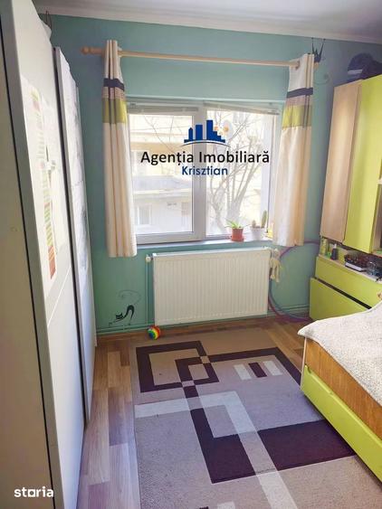 Apartament cu 4 camere decomandat în Burdea