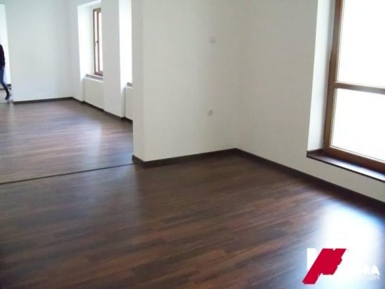 Spațiu comercial, de 300 mp, în Central