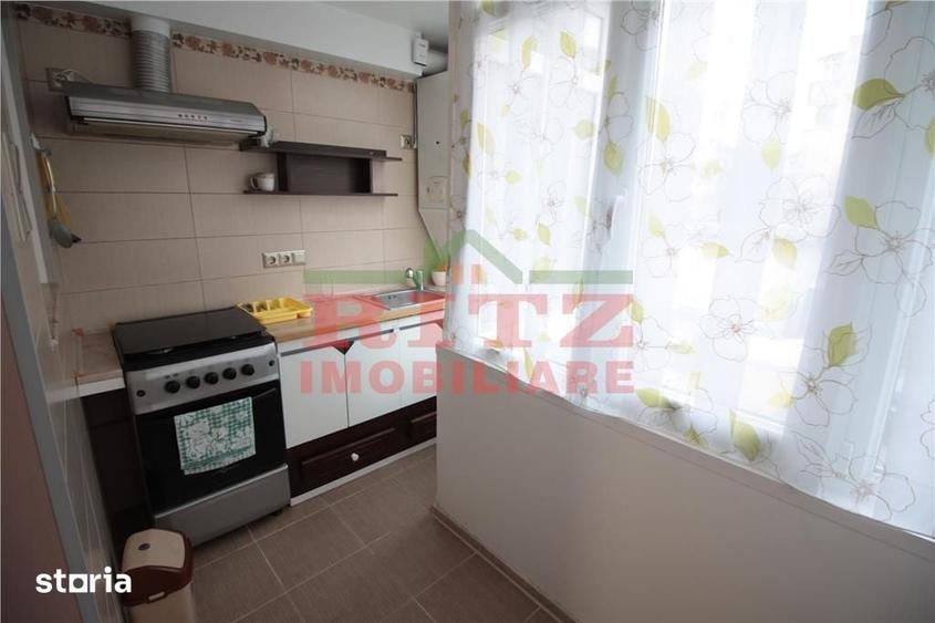 Apartament cu 3 camere semidecomandat în Central