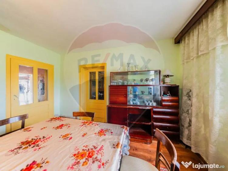 Casă cu 2 camere cu Teren 4500 Mp în Cărand